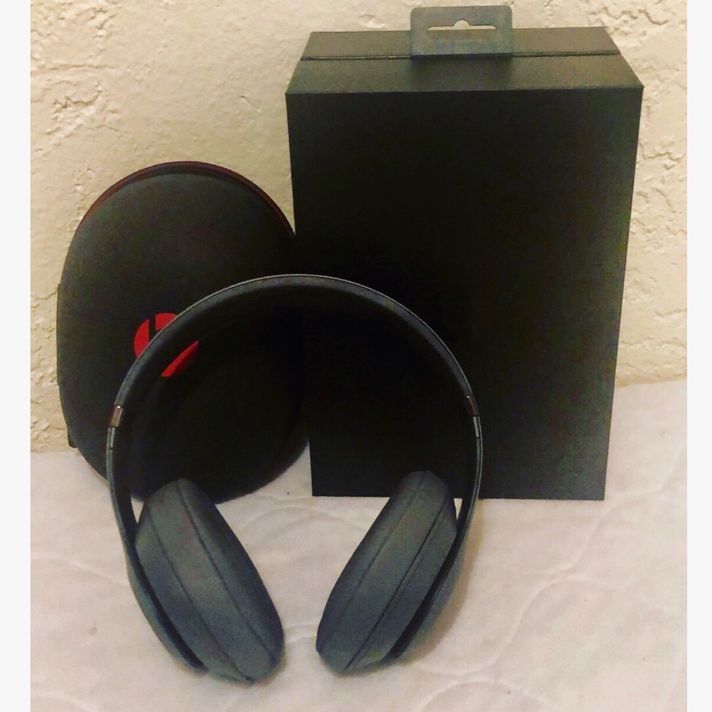 Beats Studio 3 Wireless Headphones - Gray